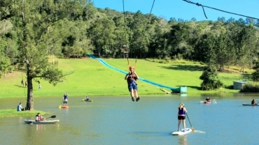 Tirolesa Radical na Rio Abaixo